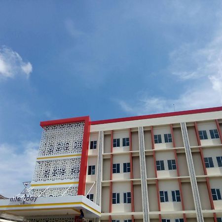 Nite And Day Batam Jodoh Square Hotel Exterior foto