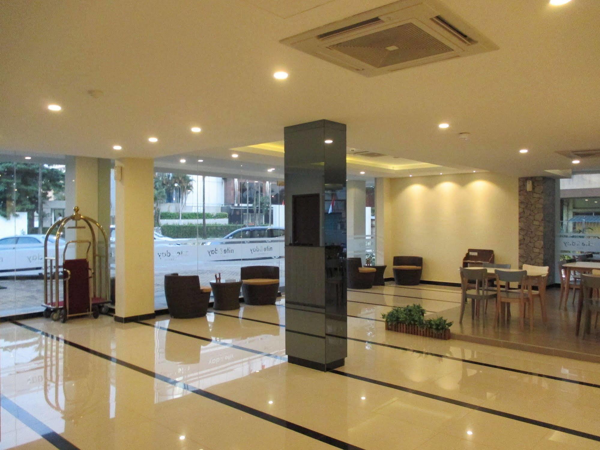 Nite And Day Batam Jodoh Square Hotel Exterior foto