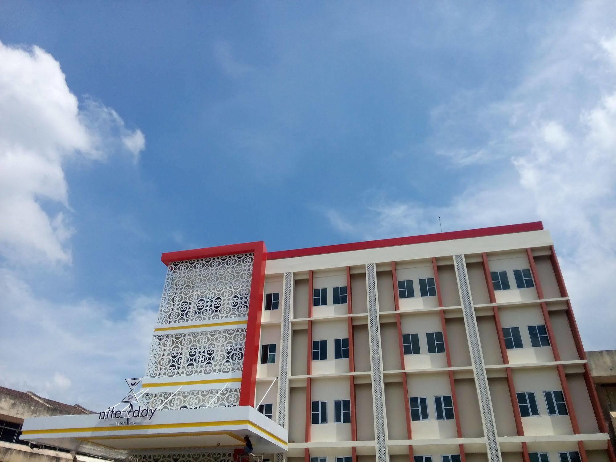 Nite And Day Batam Jodoh Square Hotel Exterior foto